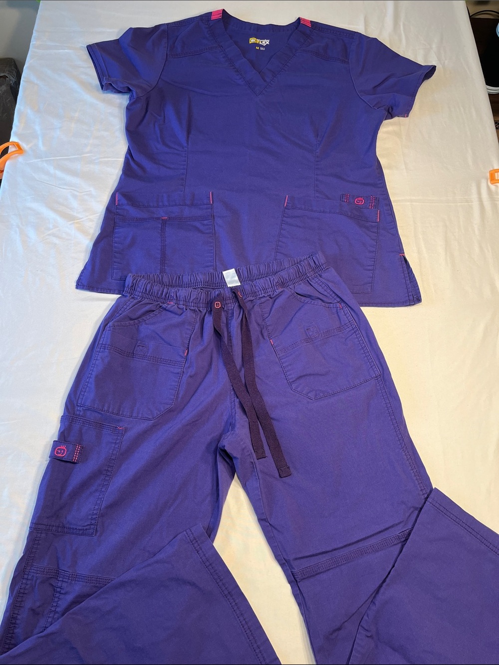 WonderWink WonderFLEX Scrub Set Women’s Medium Purple V Neck Top Cargo Pants